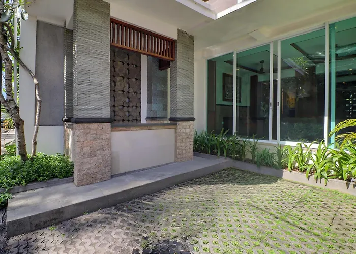 Palette Near Legian Formerly Argya Santi And ホテル 2*